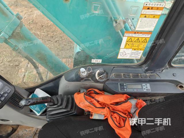 后窗玻璃角标（驾驶室部分）