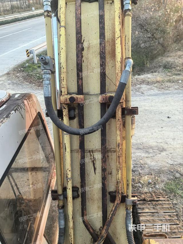 大臂油缸整体 竖拍（工作和回转装置）