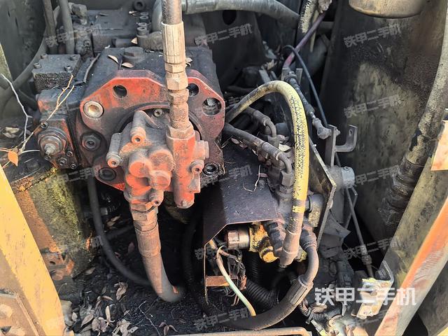 液压泵斜45 左（大件舱室）