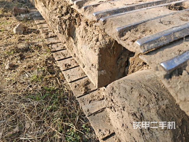 左驅(qū)動輪（行走機構(gòu)）