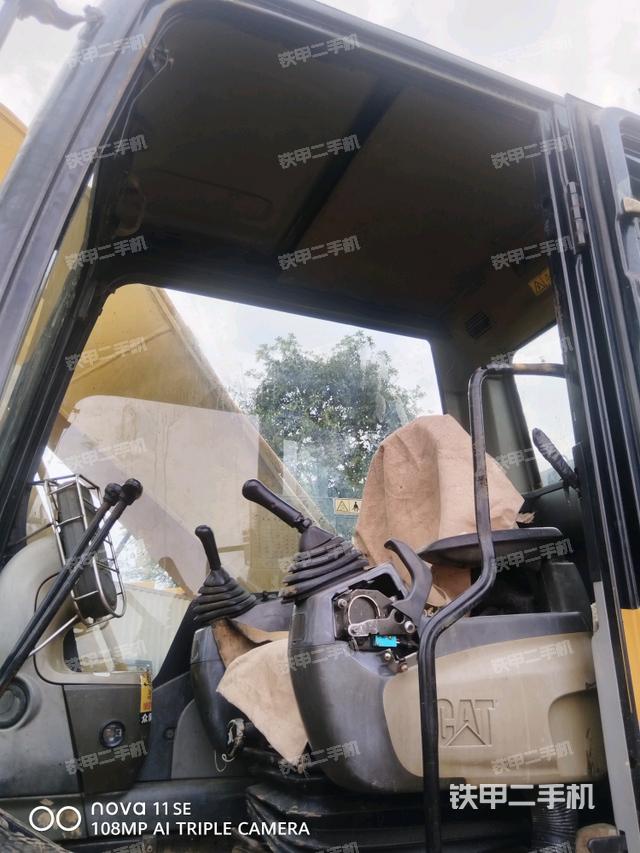 駕駛室整體（整機外觀）