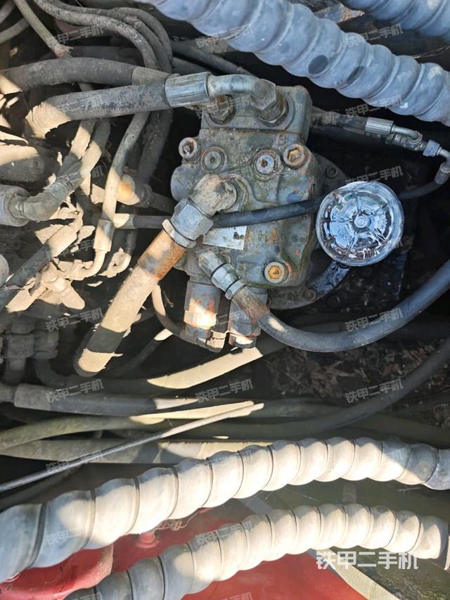 回轉(zhuǎn)馬達(dá)（上車部件）