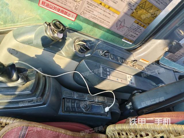 座椅右侧控制台/钥匙门/油门/含右手柄（驾驶室部分）
