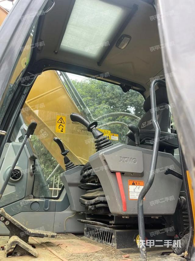 驾驶室整体（整机外观）