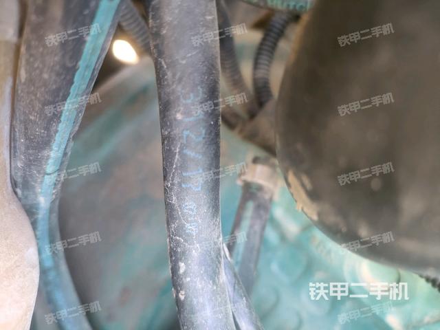 液压泵舱室正面整体（整机外观）