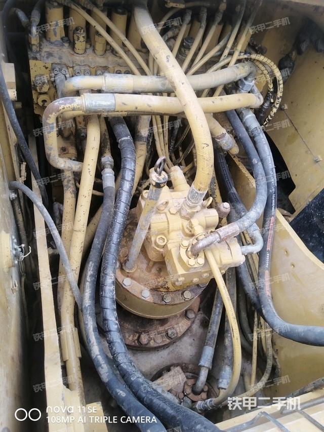 回轉馬達和主控閥（整機外觀）