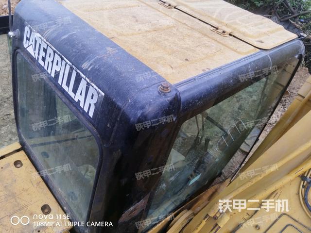 駕駛室頂部（整機外觀）