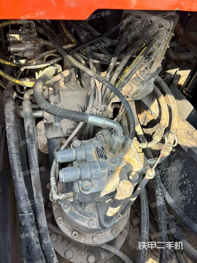 回轉(zhuǎn)馬達和主控閥（整機外觀）