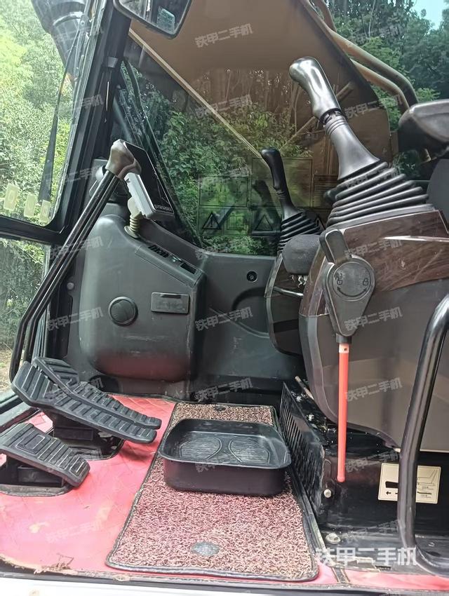 駕駛室整體（整機(jī)外觀）