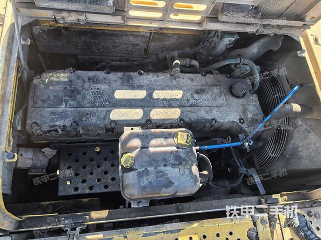 氣門(mén)室蓋螺絲特寫(xiě)（上車(chē)部件）