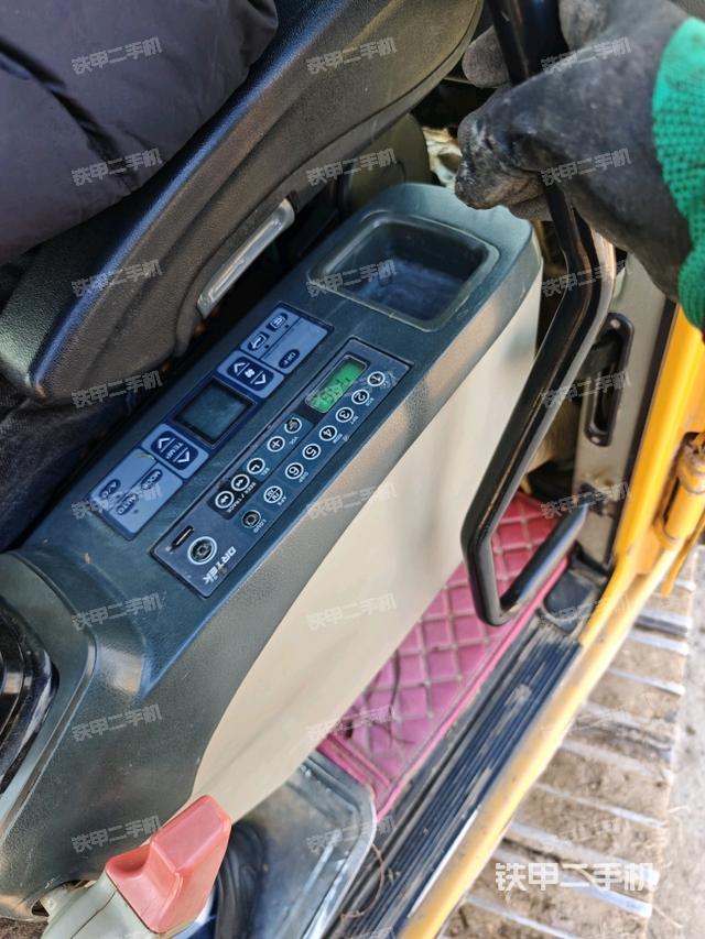 座椅左側(cè)控制臺/音響/含左手柄（駕駛室部分）