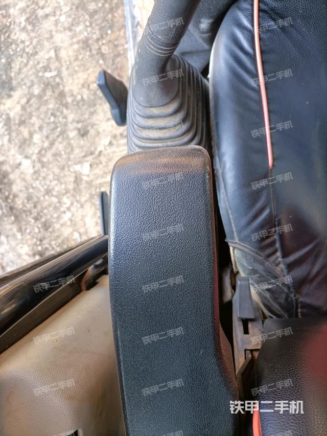 座椅左側(cè)控制臺(tái)/音響/含左手柄（駕駛室部分）