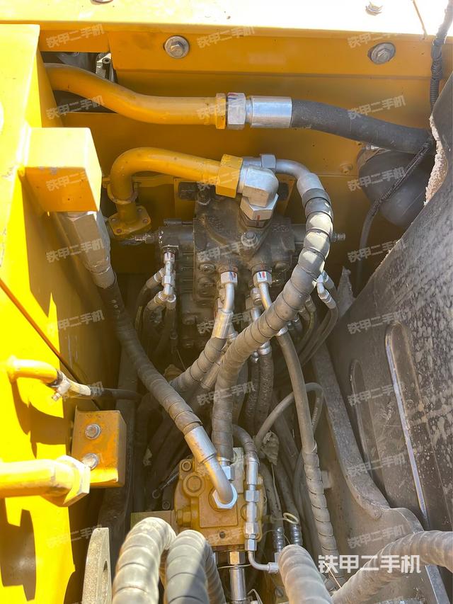 回转马达和主控阀（整机外观）