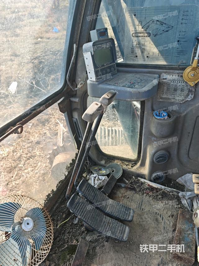 后窗玻璃角標(biāo)（駕駛室部分）