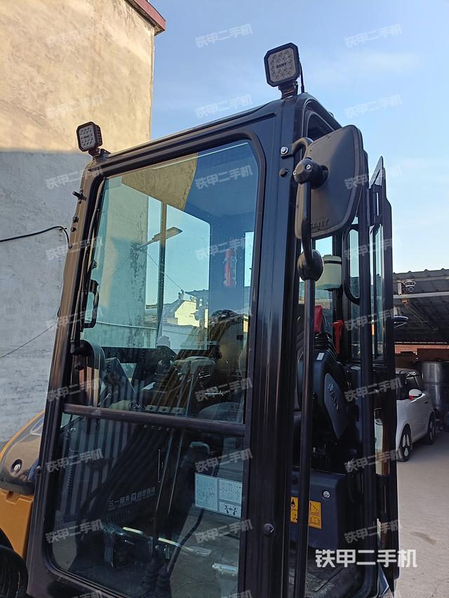 駕駛室頂部（整機(jī)外觀）