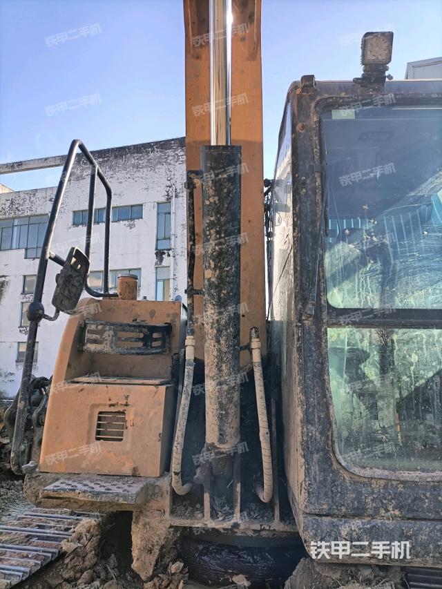 大臂根部?斜（工作和回轉(zhuǎn)裝置）