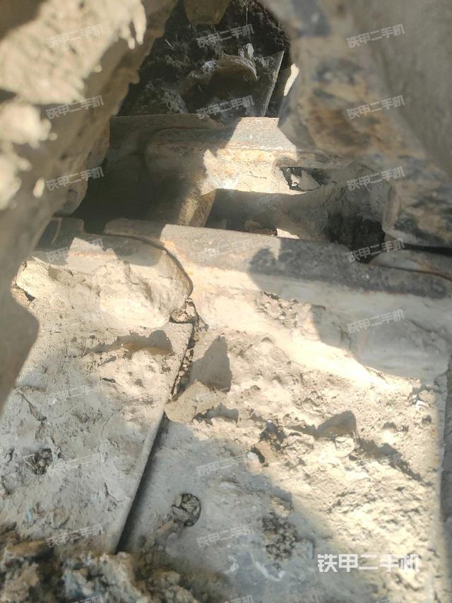 左驅(qū)動(dòng)輪（行走機(jī)構(gòu)）