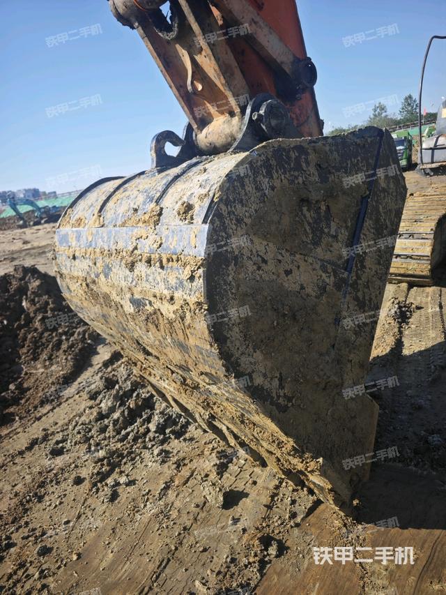 大臂油缸整体 竖拍（工作和回转装置）