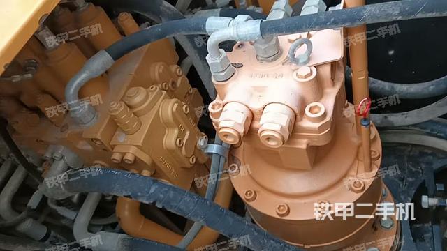 回轉(zhuǎn)馬達(dá)和主控閥（整機(jī)外觀）