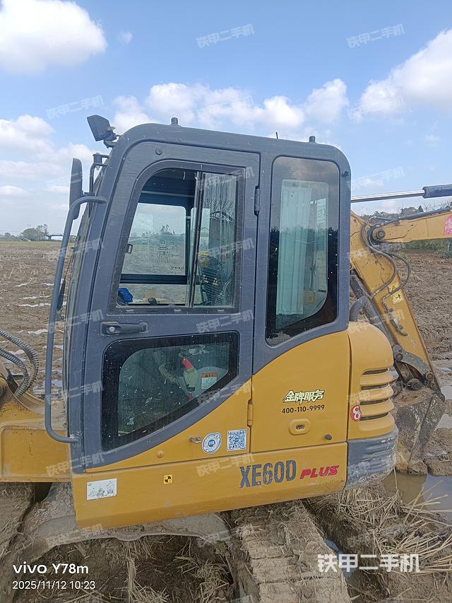 駕駛室整體（整機外觀）