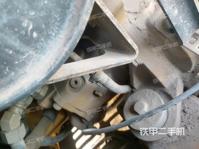 液压泵舱室正面整体（整机外观）