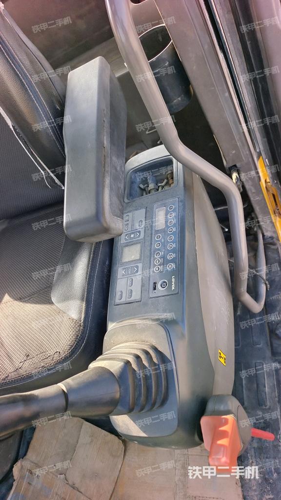 座椅左側(cè)控制臺(tái)/音響/含左手柄（駕駛室部分）