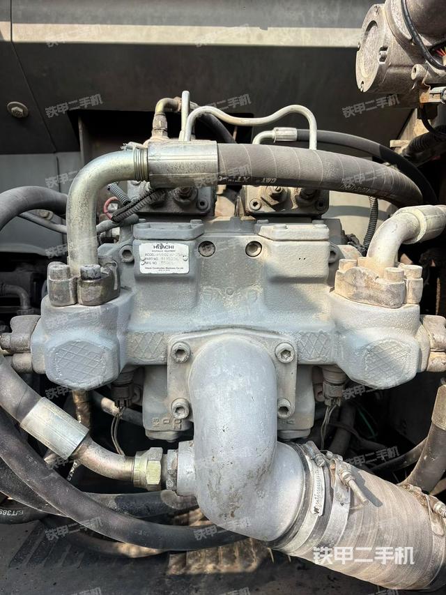 液壓泵艙室正面整體（整機(jī)外觀）