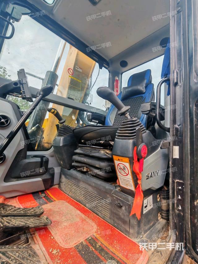 駕駛室整體（整機(jī)外觀）