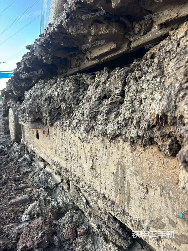 駕駛室頂部（整機外觀）