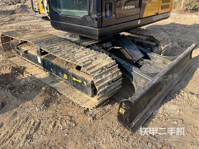 驾驶室顶部（整机外观）