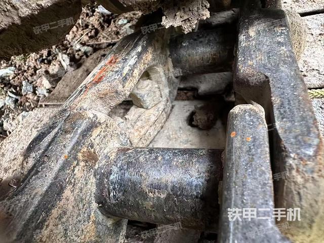 單側(cè)履帶整體（整機(jī)外觀）