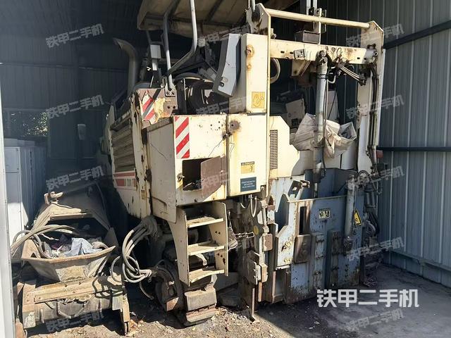 整機(jī)右后45°（設(shè)備外觀及核心部件）