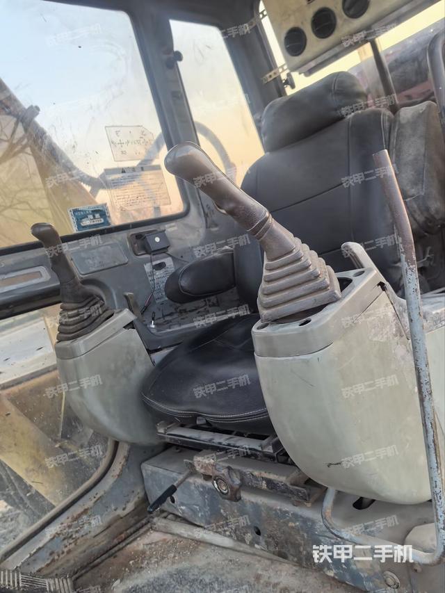 右侧玻璃角标（驾驶室部分）