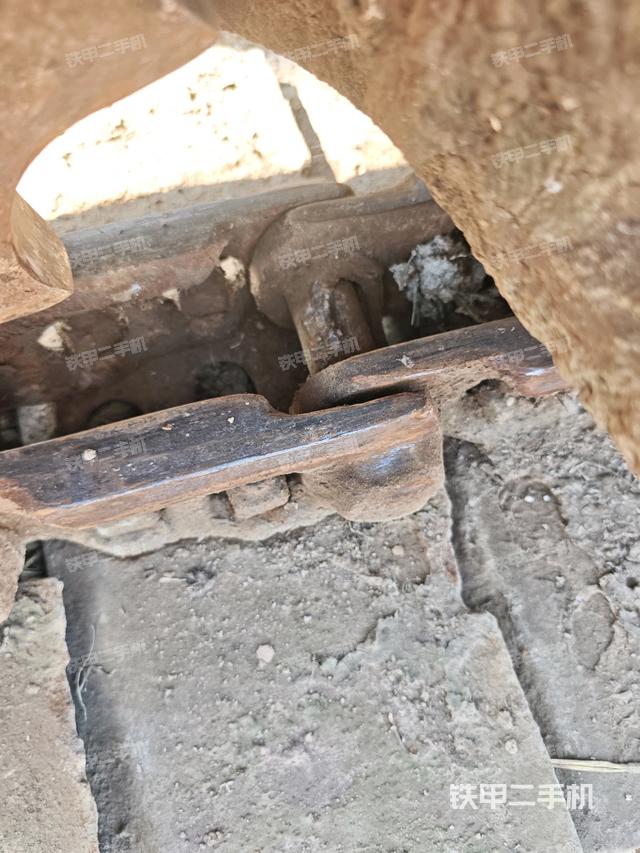 左側(cè)履帶整體?（行走機構(gòu)）