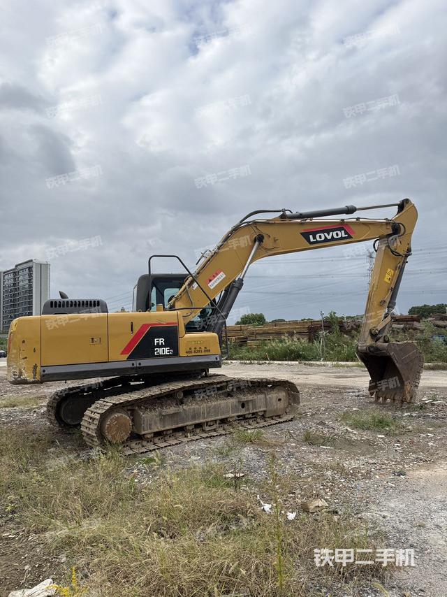 雷沃重工FR210E2挖掘機(jī)