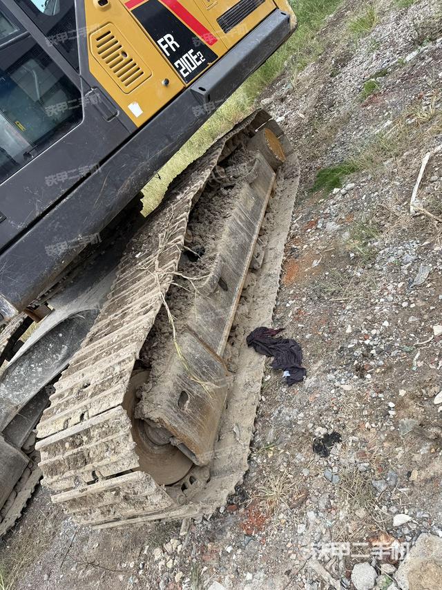 單側(cè)履帶整體（整機(jī)外觀）