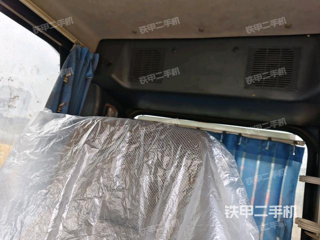 后窗玻璃角标（驾驶室部分）