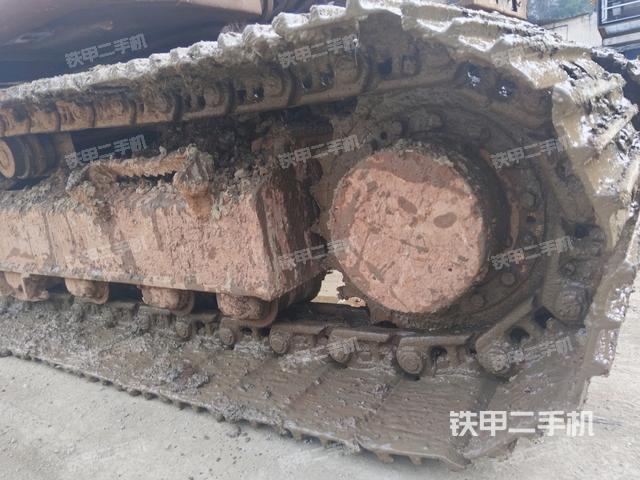 右驱动轮（行走机构）