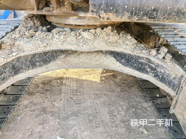 轉(zhuǎn)盤(pán)和下車(chē)架正前（工作和回轉(zhuǎn)裝置）