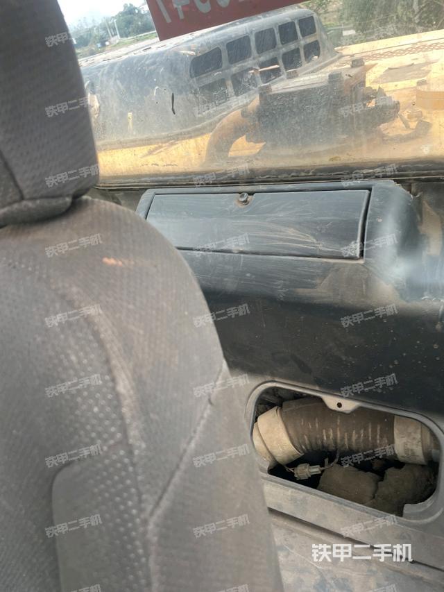 座椅右側(cè)控制臺/鑰匙門/油門/含右手柄（駕駛室部分）