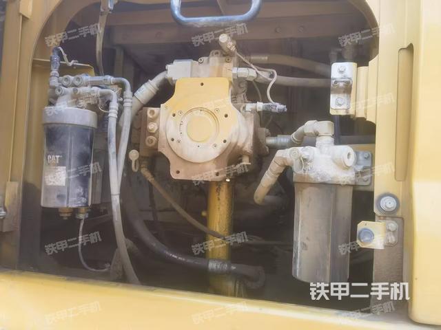 液壓泵艙室正面整體（整機(jī)外觀）