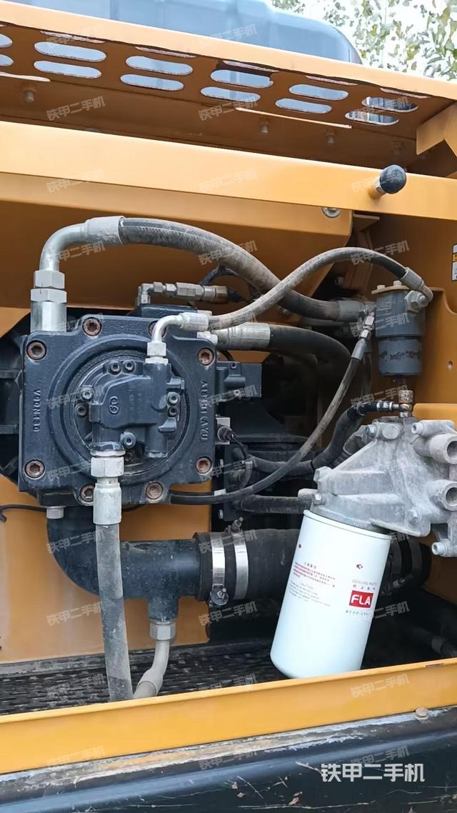 液壓泵艙室正面整體（整機(jī)外觀）