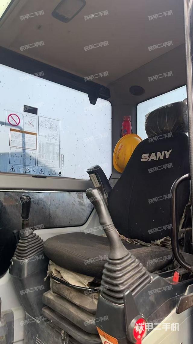 驾驶室顶部（整机外观）