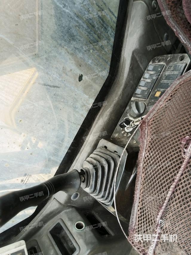 座椅右側(cè)控制臺(tái)/鑰匙門/油門/含右手柄（駕駛室部分）