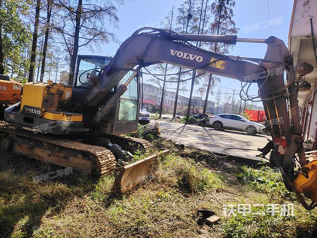 回转马达和主控阀（整机外观）