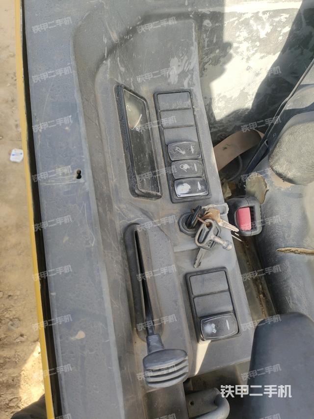 回转马达和主控阀（整机外观）