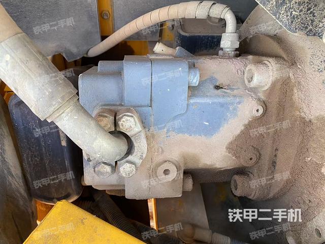 液壓泵艙室正面整體（整機(jī)外觀）