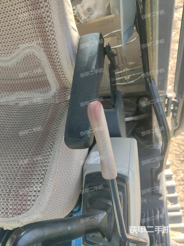 座椅左側(cè)控制臺/音響/含左手柄（駕駛室部分）