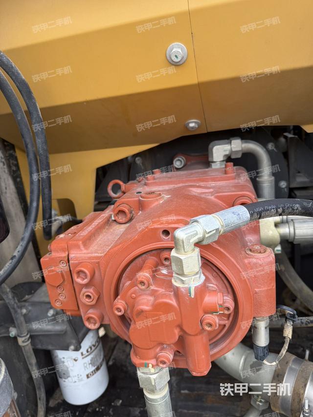 液壓泵艙室正面整體（整機(jī)外觀）