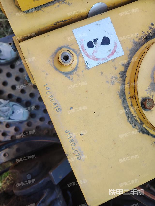 驾驶室顶部（整机外观）